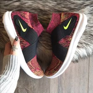 Nike Flyknit Motion Woman's Size 9 SOLD ‼️